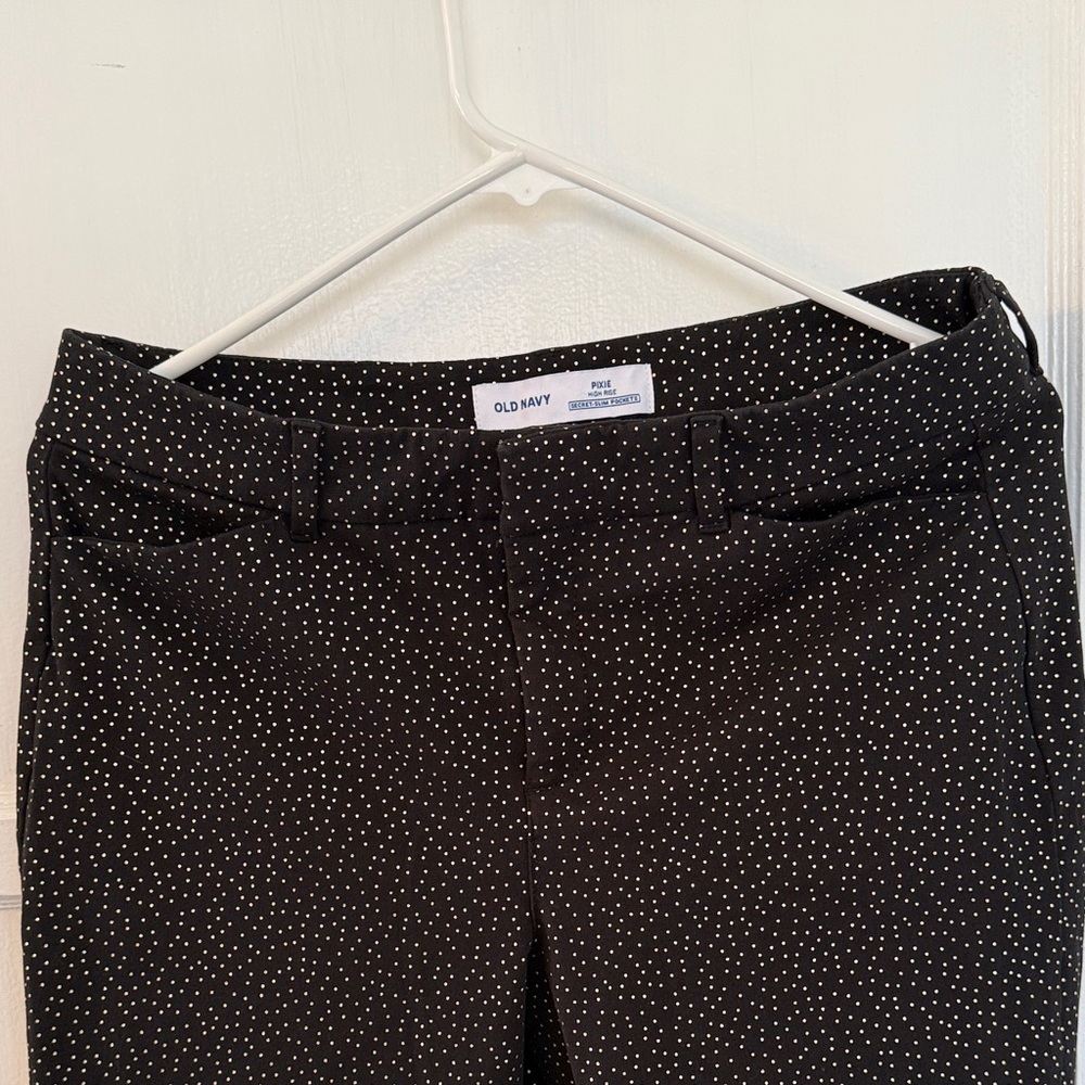 Old Navy High Rise Pixie Pant - Picture 2 of 4